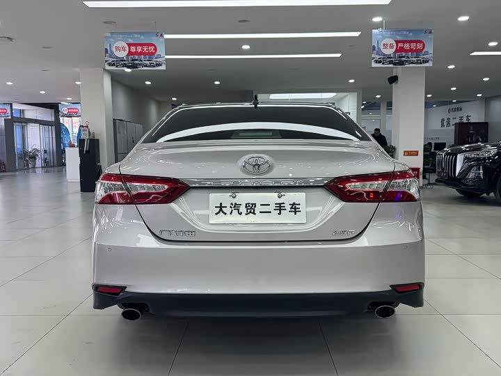 Фото 5 - Toyota Camry