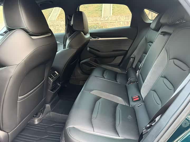 Фото 6 - Geely Preface