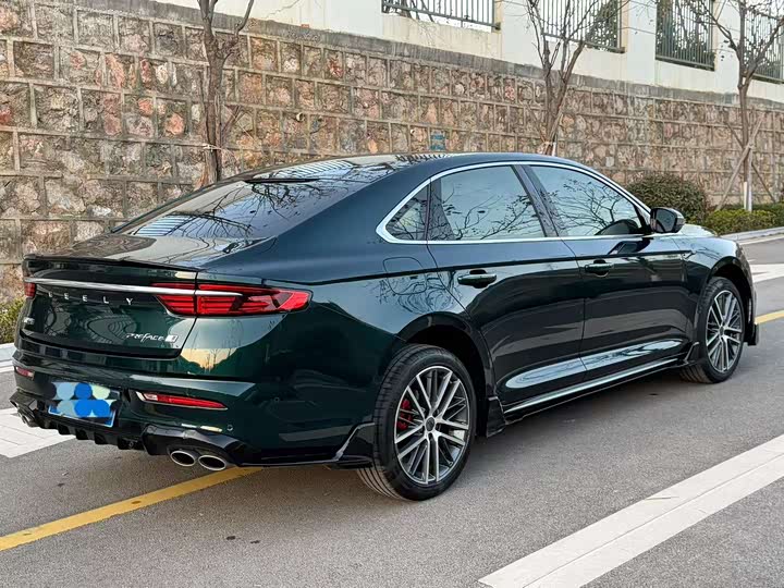 Фото 7 - Geely Preface