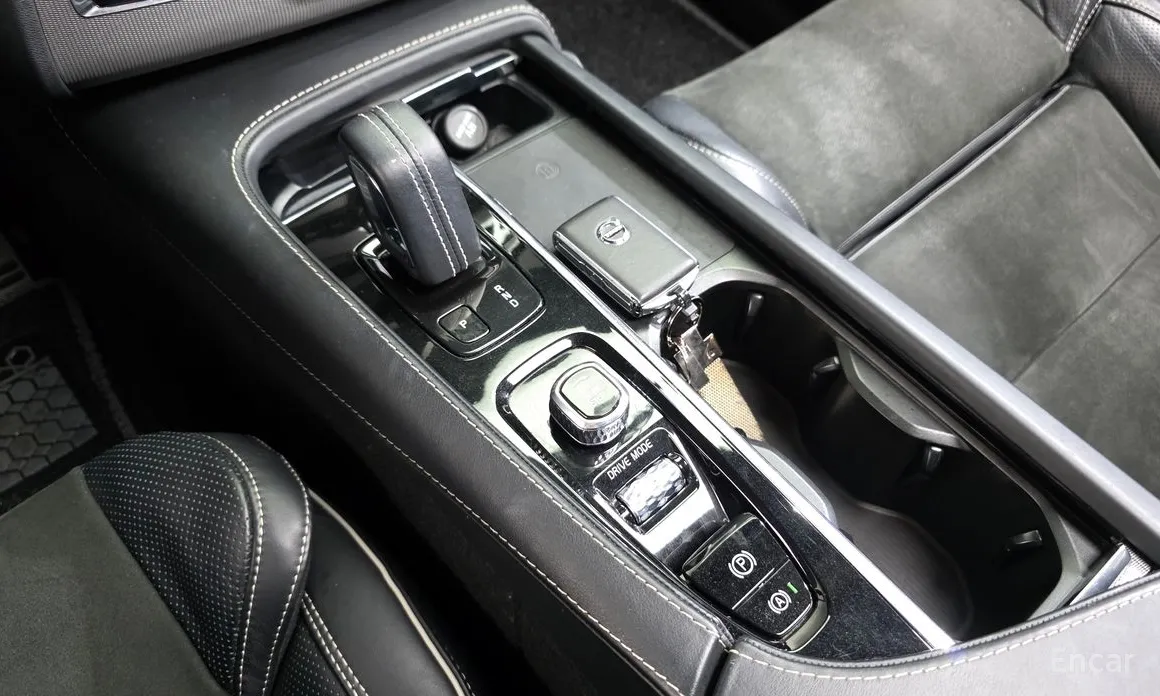 Фото 9 - Volvo XC90