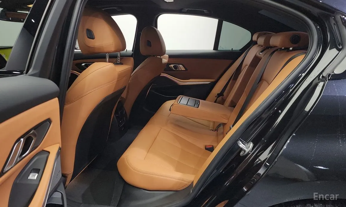 Photo 11 - BMW 3 Series