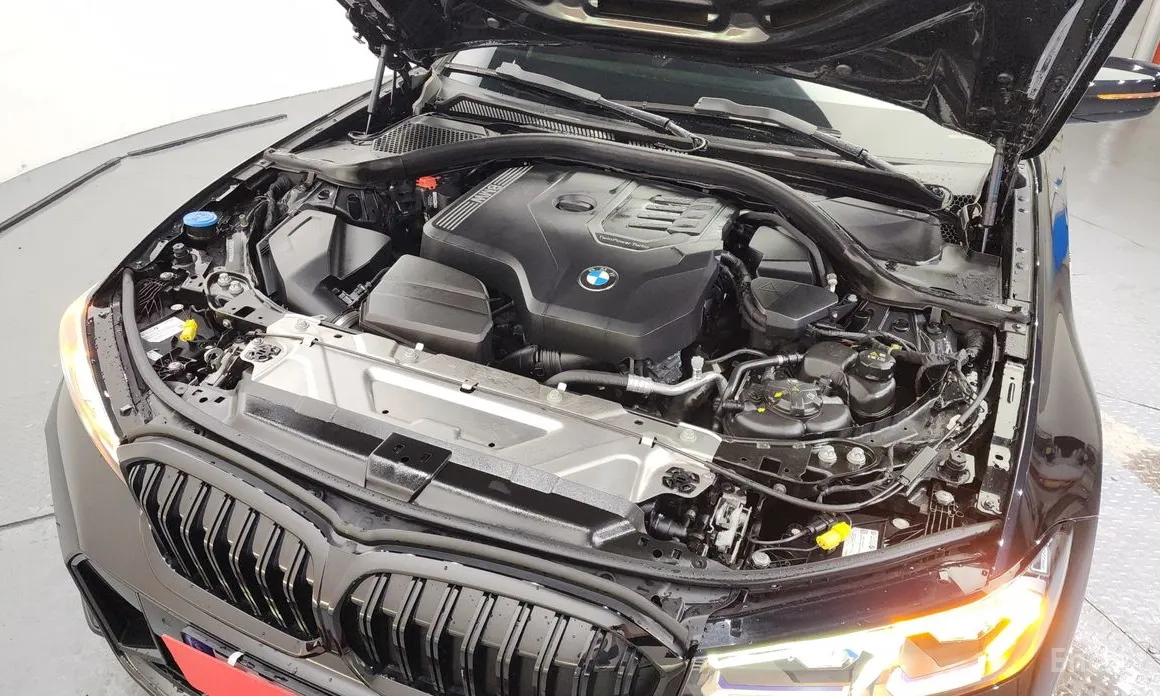 Photo 6 - BMW 3 Series