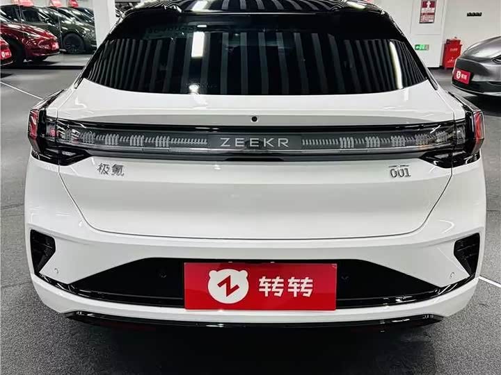 Фото 5 - Zeekr 001