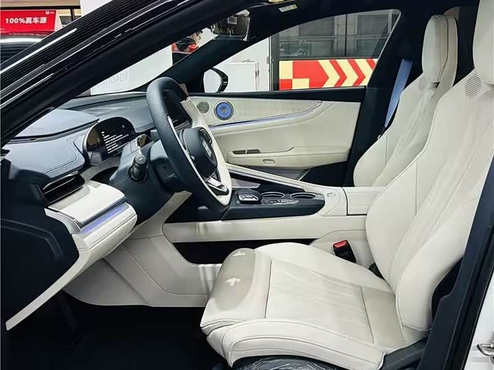 Фото 7 - Zeekr 001