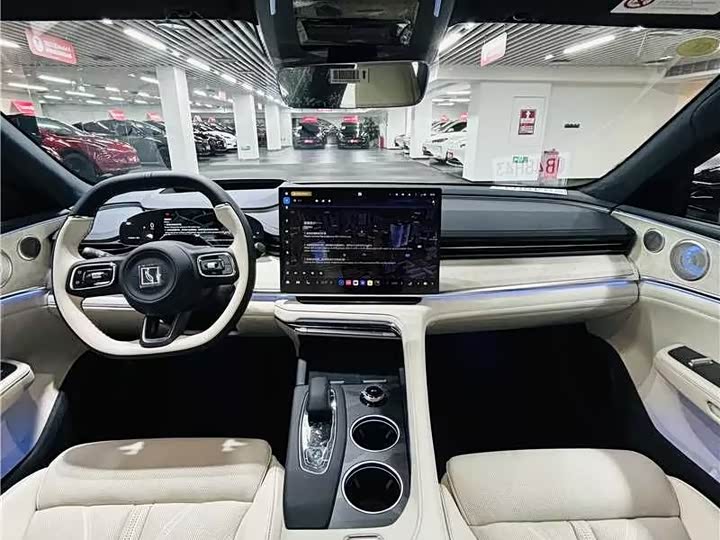 Фото 9 - Zeekr 001