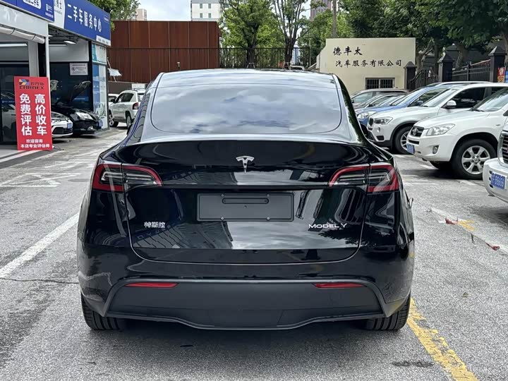 Фото 6 - Tesla Model Y