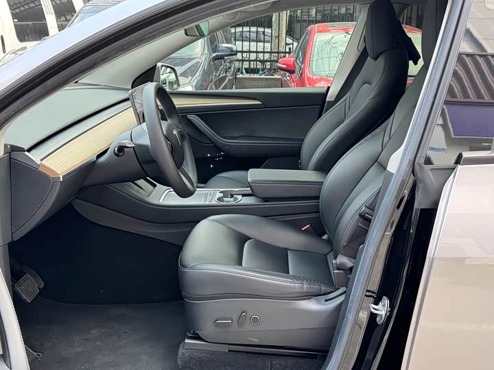 Фото 8 - Tesla Model Y