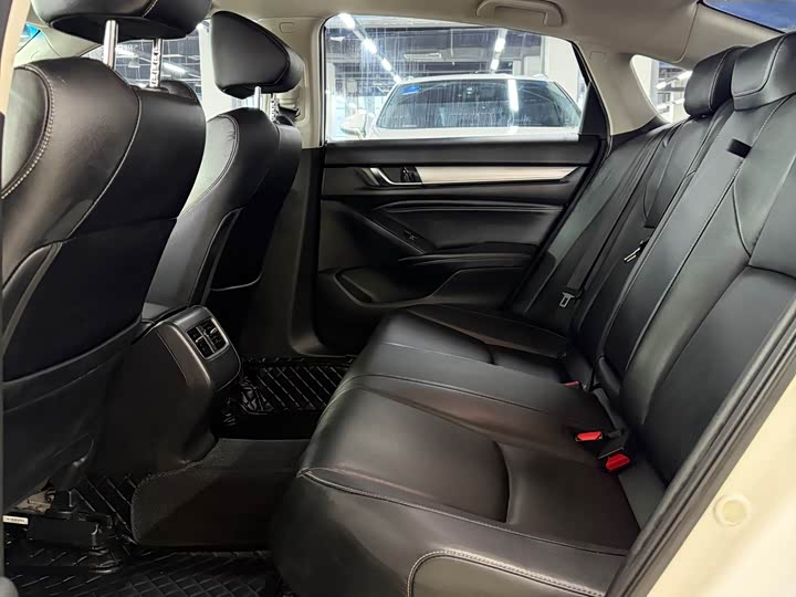 Фото 5 - Honda Inspire