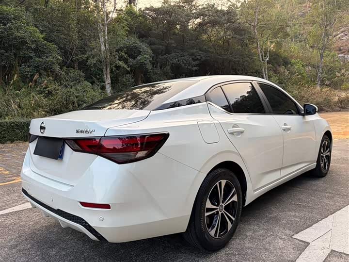 Фото 7 - Nissan Sylphy