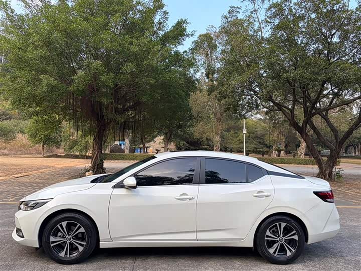 Фото 9 - Nissan Sylphy