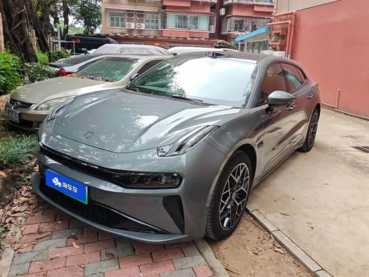 Фото 1 - Zeekr 001