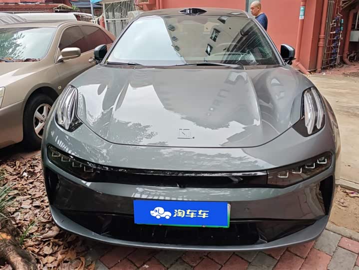 Фото 2 - Zeekr 001