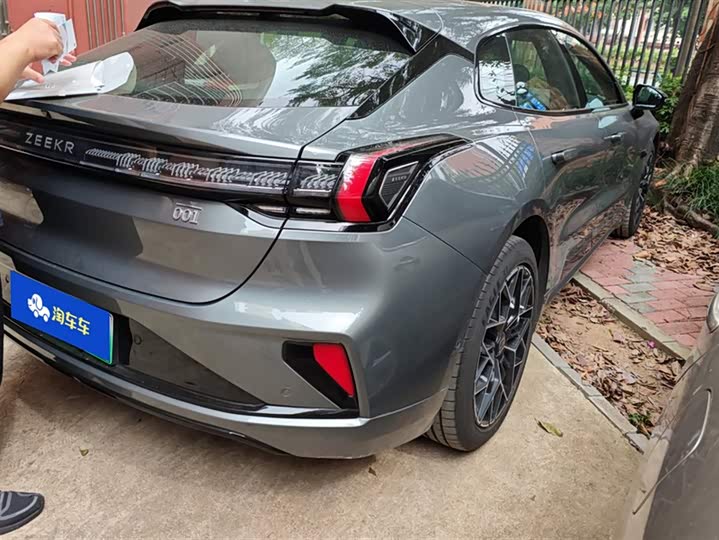 Фото 3 - Zeekr 001