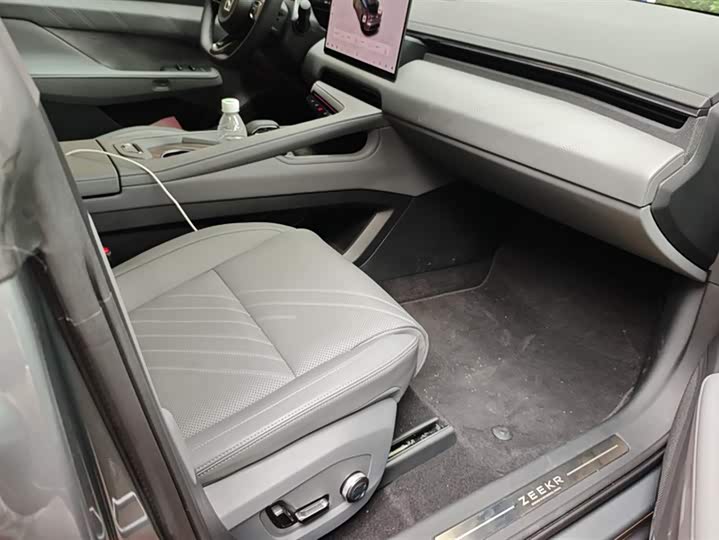 Фото 8 - Zeekr 001