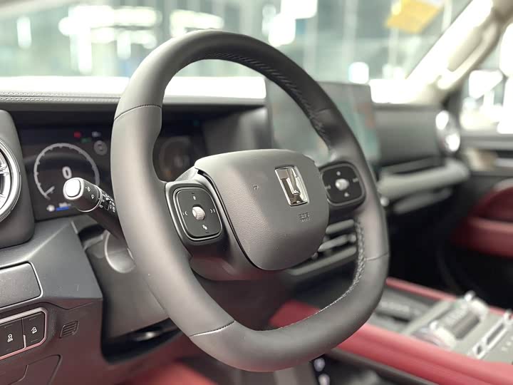 Фото 5 - Tank 300