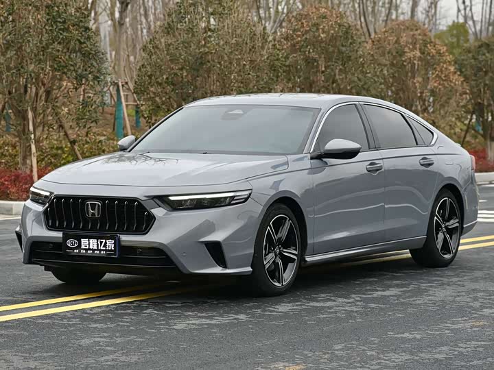 Фото 1 - Honda Inspire