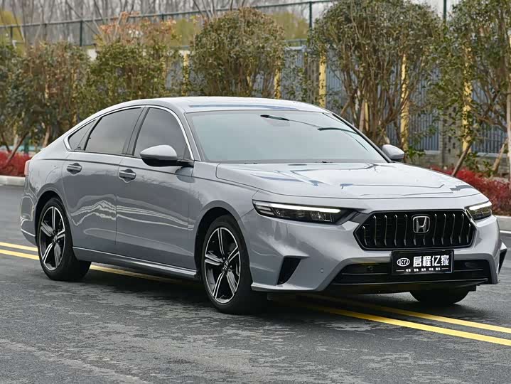 Фото 3 - Honda Inspire