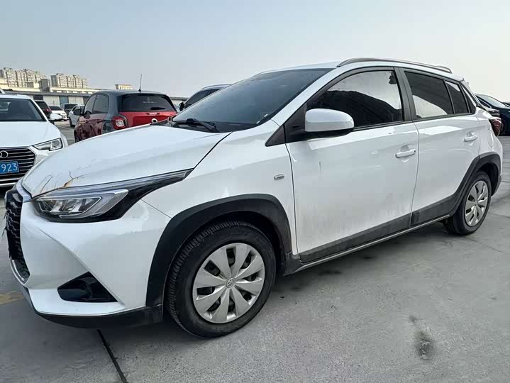 Фото 1 - Toyota Yaris L Hatchback