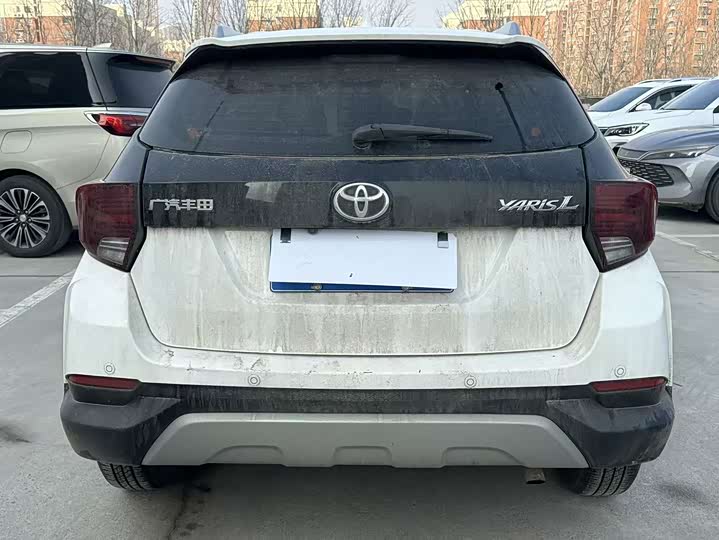 Фото 5 - Toyota Yaris L Hatchback