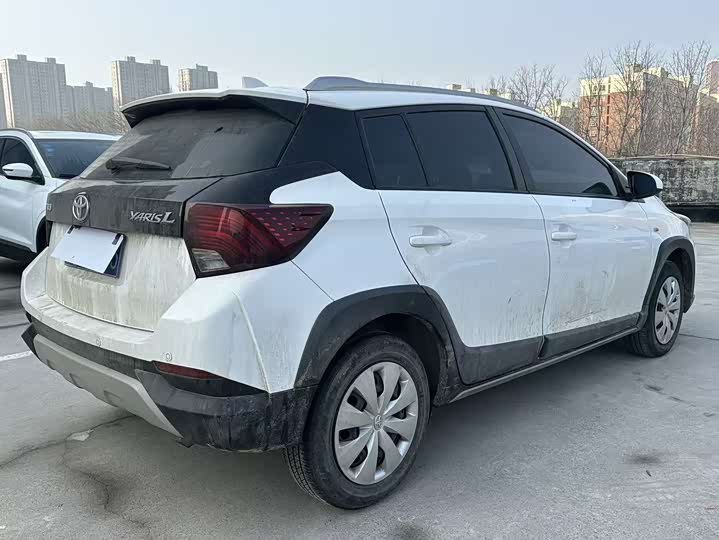 Фото 6 - Toyota Yaris L Hatchback