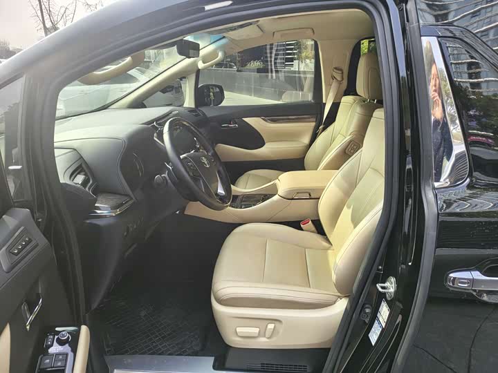 Фото 2 - Toyota Alphard