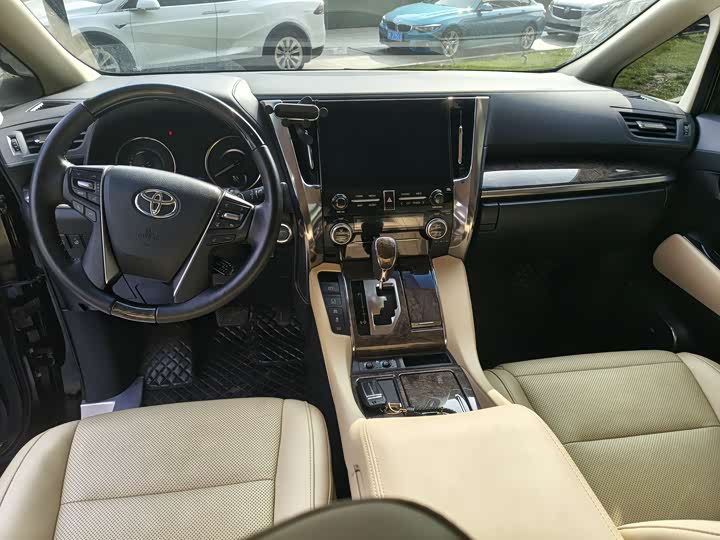 Фото 5 - Toyota Alphard