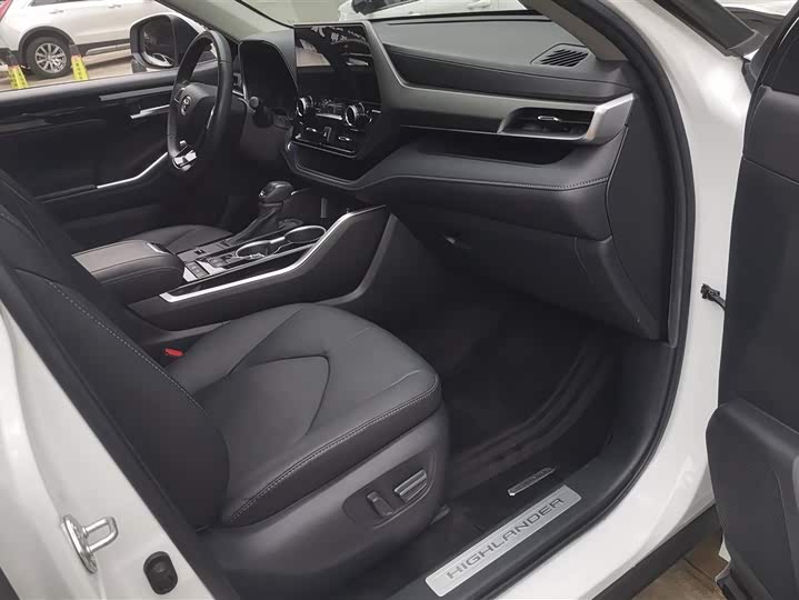 Фото 8 - Toyota Highlander