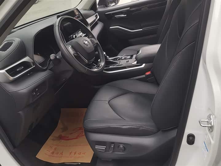 Фото 9 - Toyota Highlander