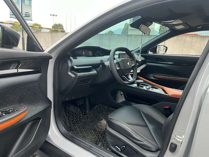 Фото 4 - Changan UNI-V