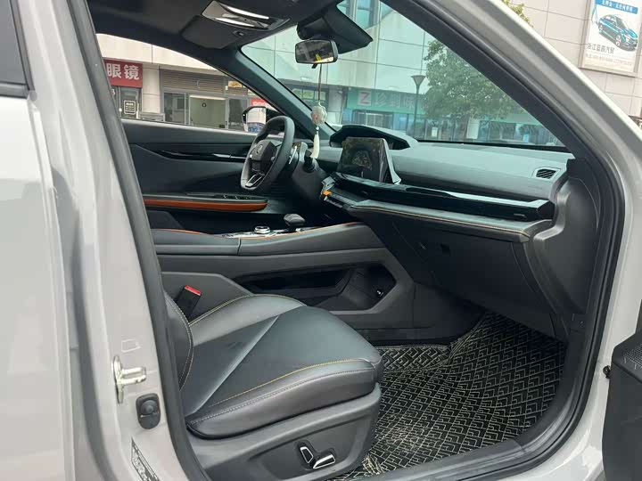 Фото 6 - Changan UNI-V