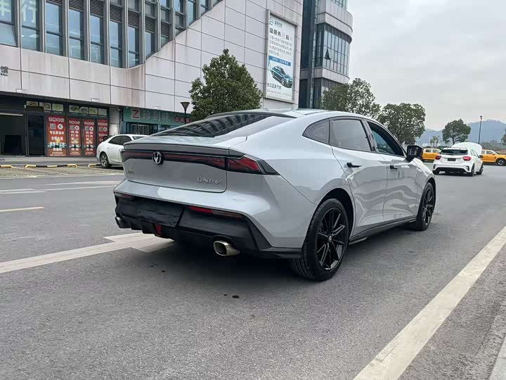 Фото 8 - Changan UNI-V