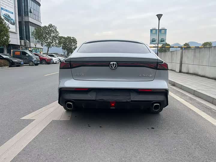 Фото 9 - Changan UNI-V