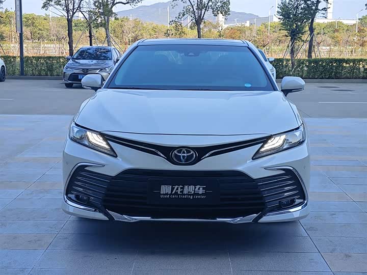 Фото 2 - Toyota Camry