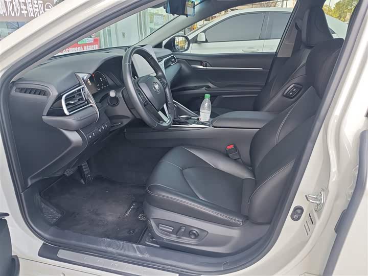 Фото 4 - Toyota Camry