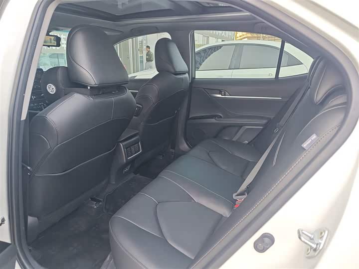 Фото 5 - Toyota Camry