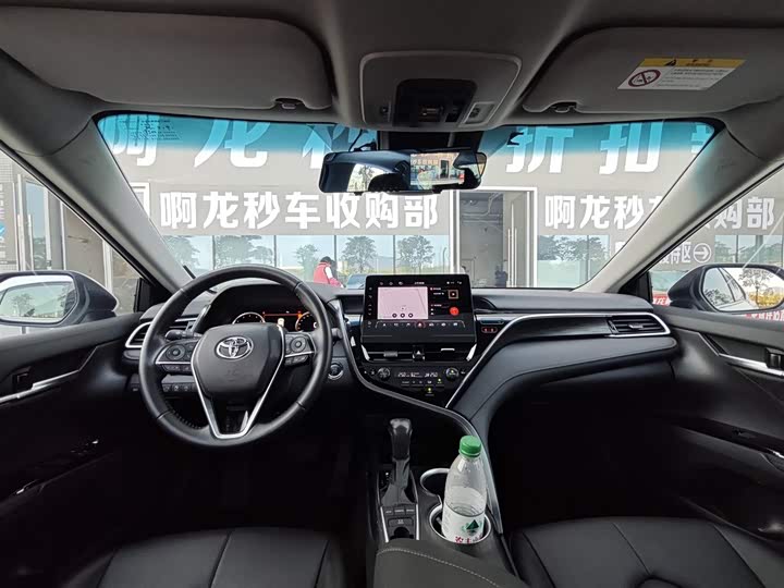 Фото 6 - Toyota Camry