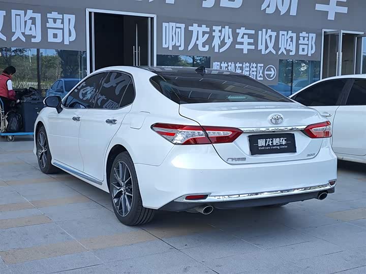 Фото 7 - Toyota Camry