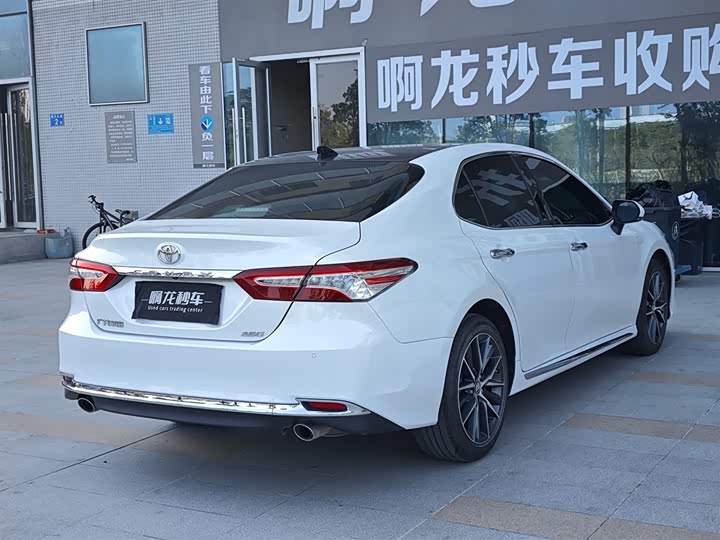 Фото 9 - Toyota Camry