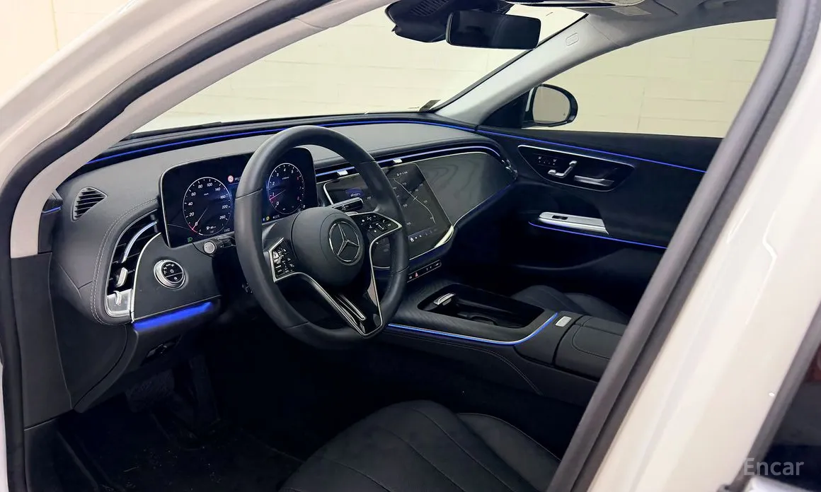 Фото 13 - Mercedes-Benz E-Class