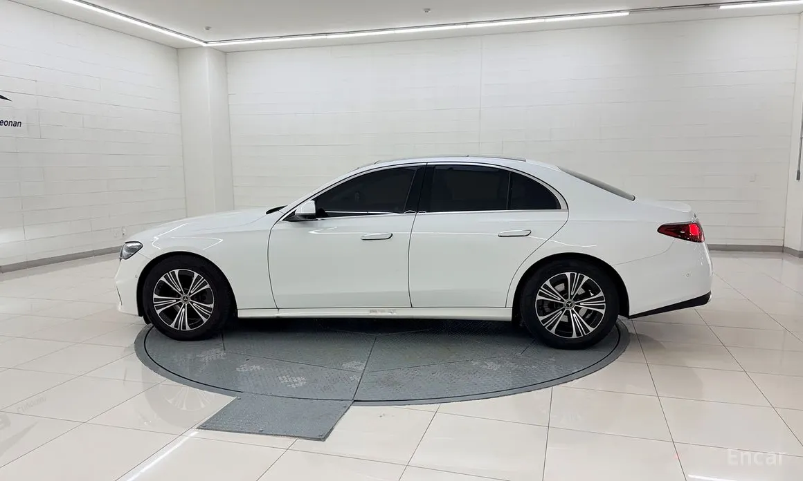 Фото 2 - Mercedes-Benz E-Class