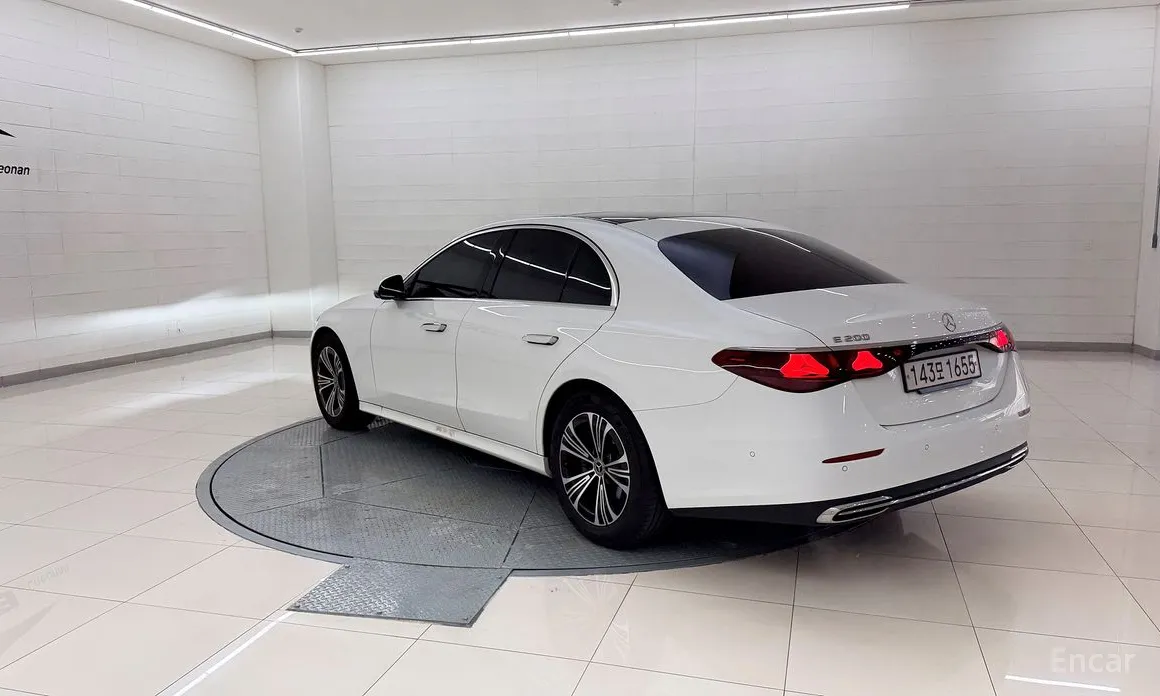 Фото 3 - Mercedes-Benz E-Class