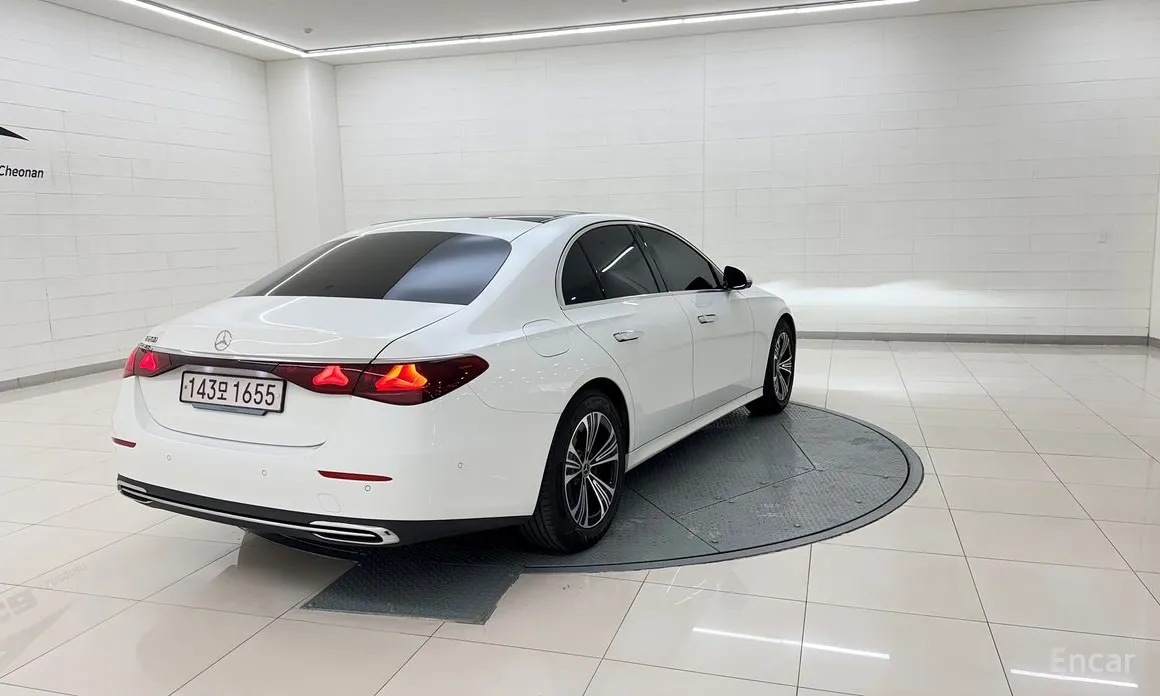 Фото 5 - Mercedes-Benz E-Class