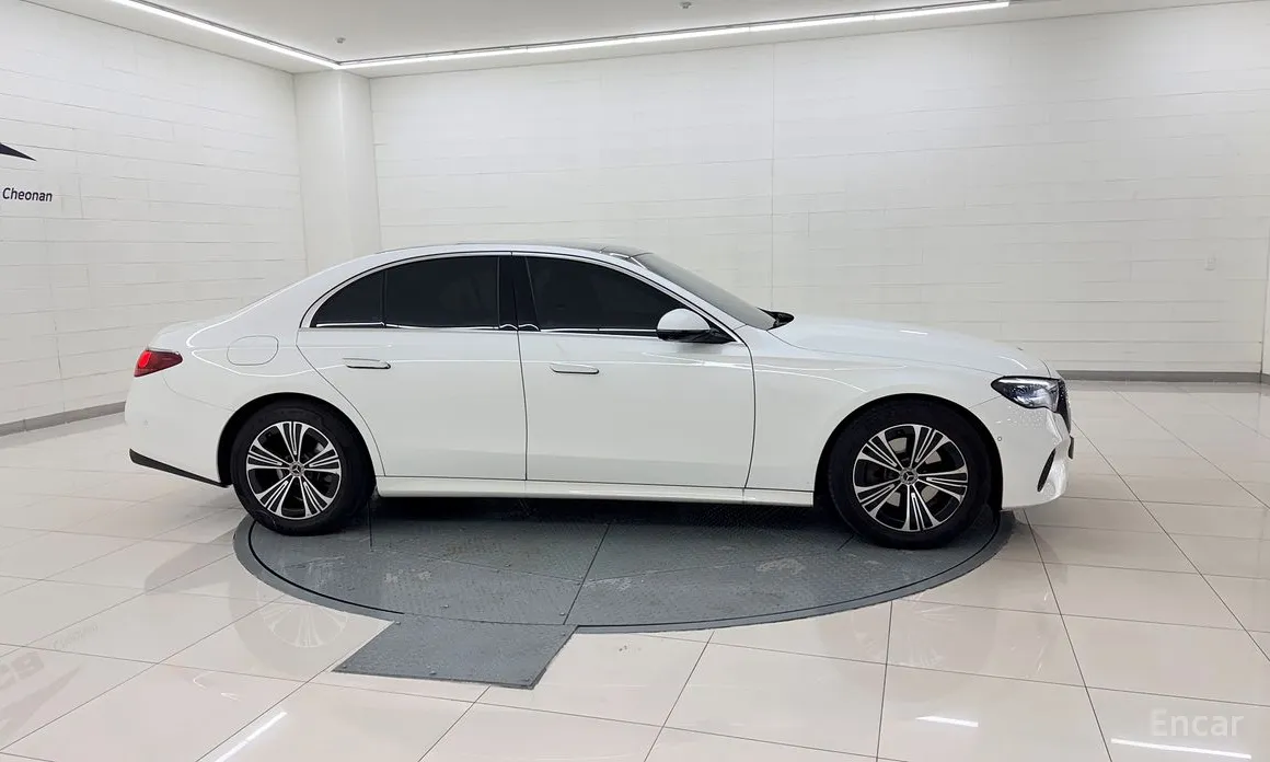 Фото 6 - Mercedes-Benz E-Class