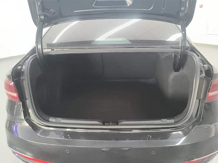 Фото 4 - Volkswagen Lavida