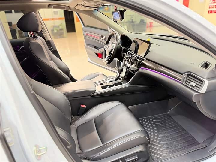 Фото 2 - Honda Accord