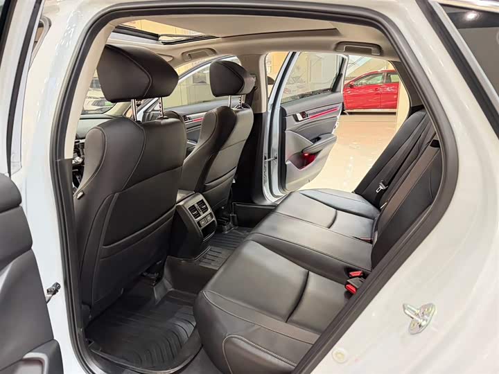 Фото 6 - Honda Accord