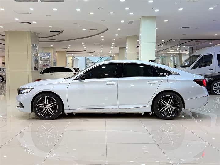 Фото 7 - Honda Accord