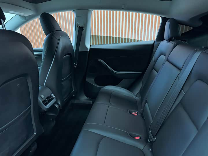 Фото 8 - Tesla Model Y