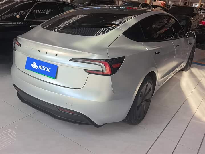 Фото 3 - Tesla Model 3