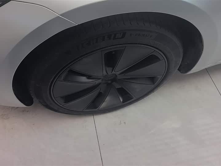 Фото 6 - Tesla Model 3